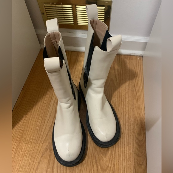 White and black boots - unbranded - Picture 2 of 7